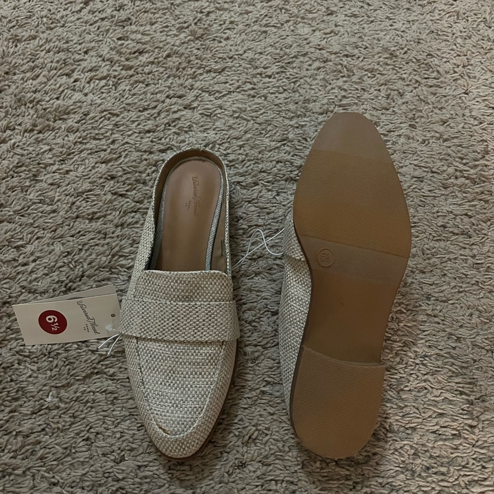 Universal Thread slip on professional cream textile work shoes